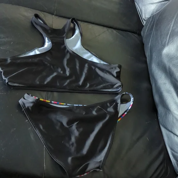 Bikini - Picture 2 of 2